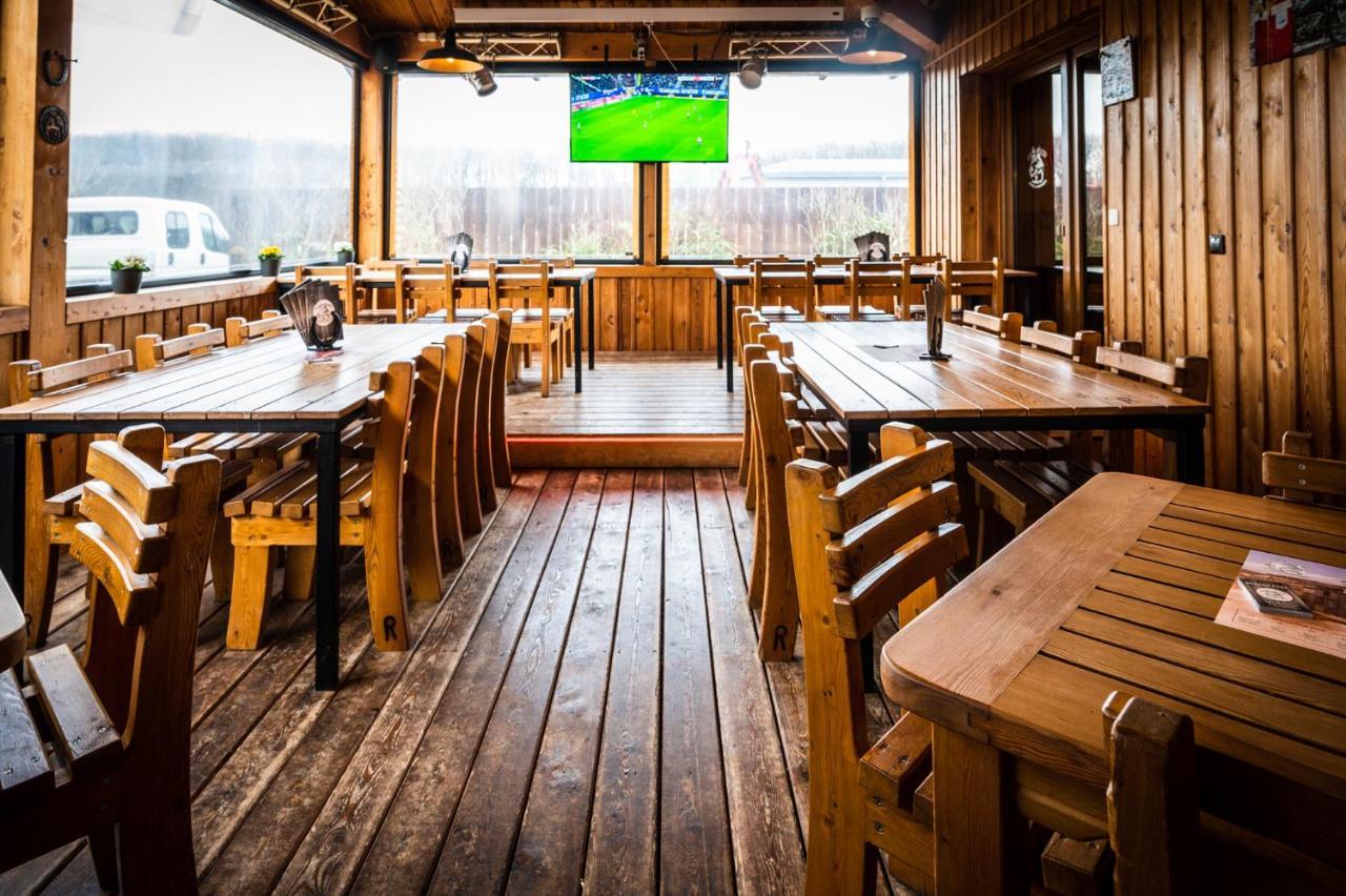 Roadcamp - American Motel & Sportsbar Marl Esterno foto